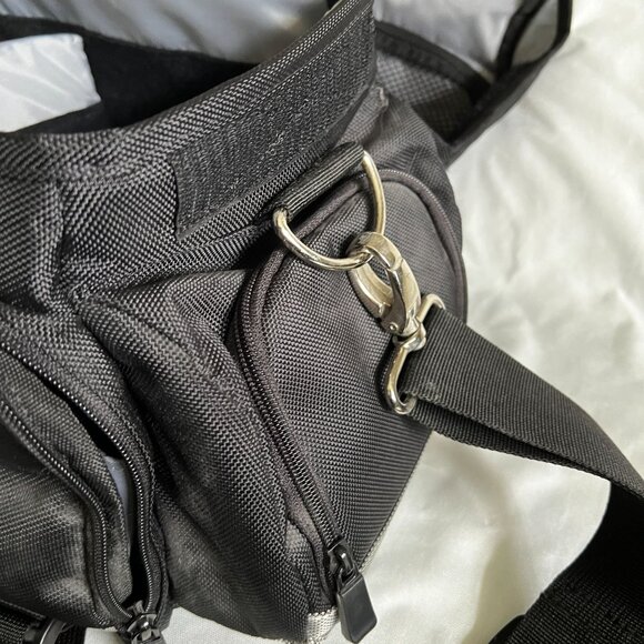 Canon Black Pro Camera Shoulder Bag With Adjustable Strap & Multiple Compartment - Picture 5 of 7